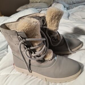 Sorel Women's Gray and Cream Winter Boots